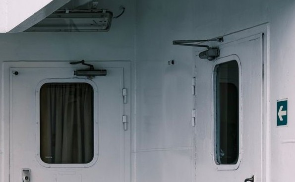Commercial Door Hardware, Door closers Calgary.