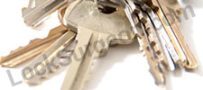 various brass keys on a key ring Leduc.